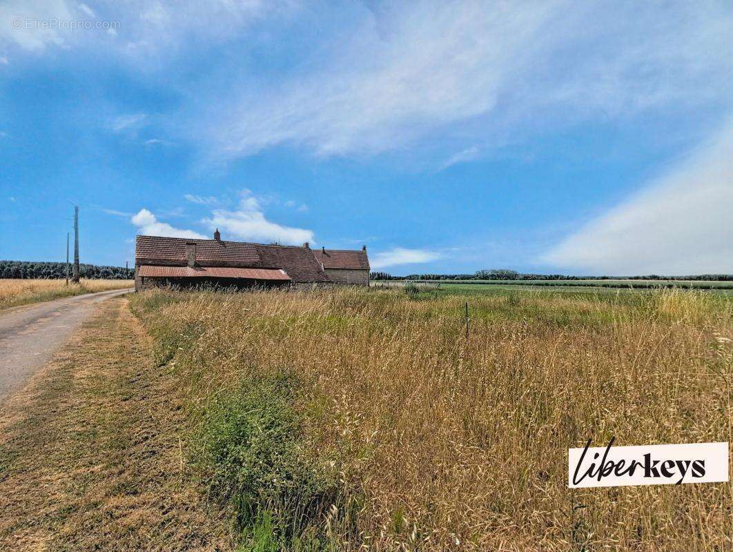 Ensemble immobilier à rénover – 3 habitations – Idéal gîtes ou projet familial - photo 29