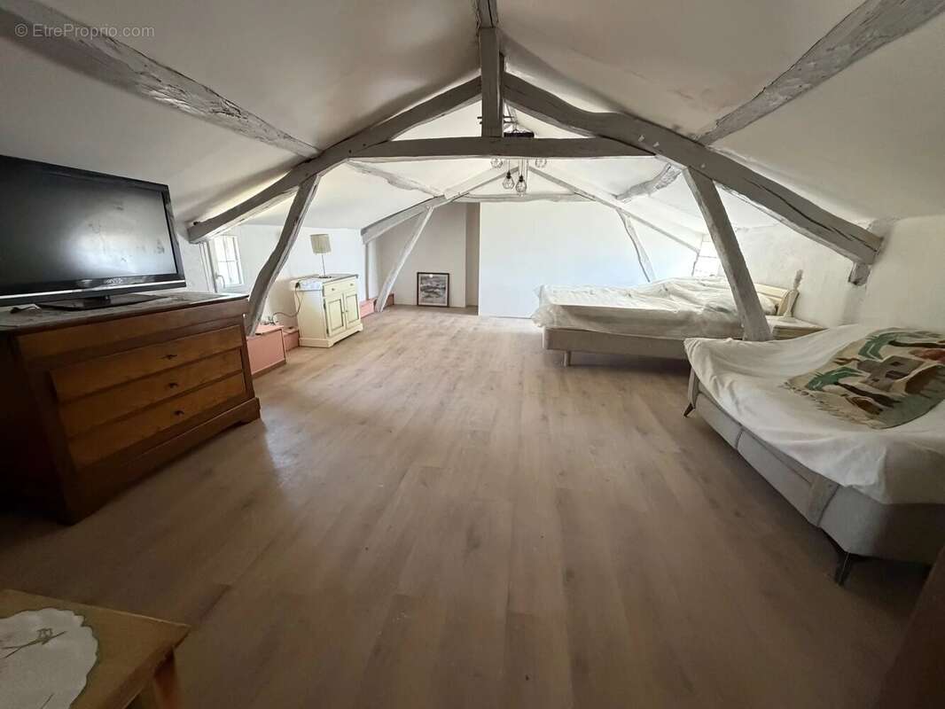 Maison T5 de 219m2 habitables nichée sur les hauteurs gersoises dans un environnement calme - photo 9