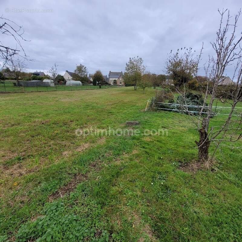 Terrain à SAINT-PIERRE-DE-PLESGUEN