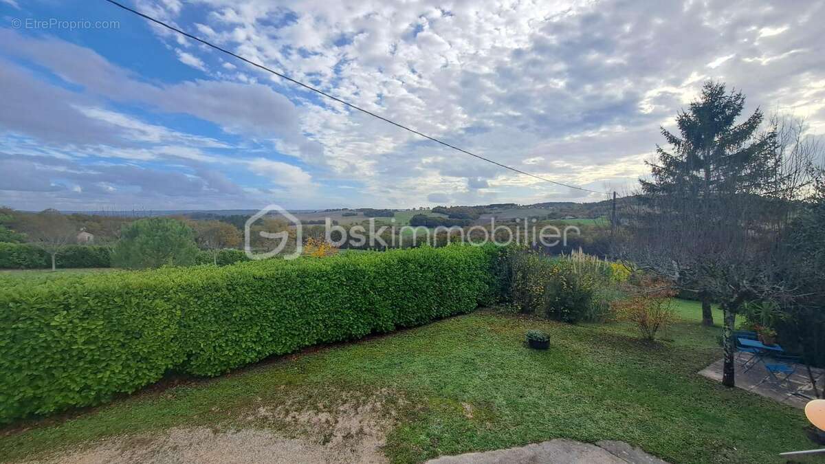 Maison à LEGUILLAC-DE-L&#039;AUCHE