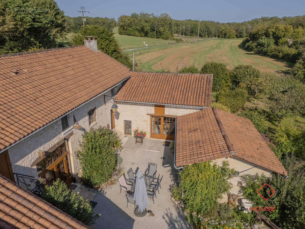 Maison à VAUNAC