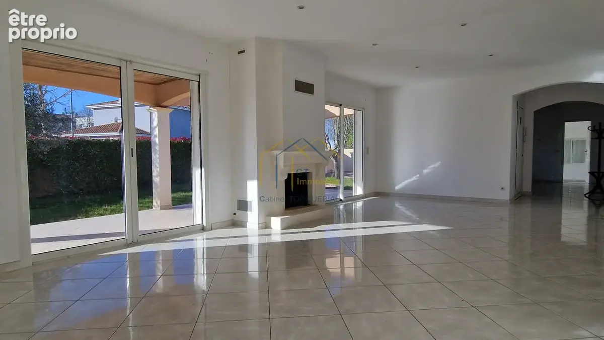 Villa plain-pied 6 pièces de 177m2 sur 700m2 de terrain - photo 2