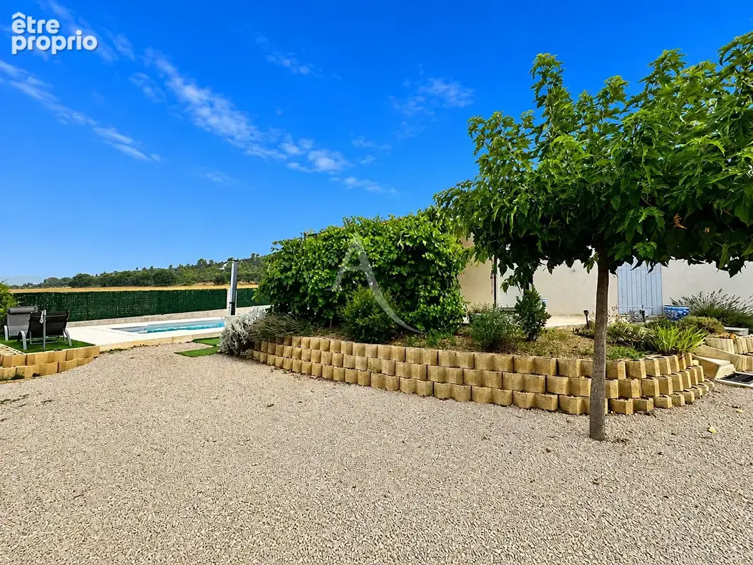 Villa de 87m2 avec terrasse piscine parking et abri jardin - photo 2