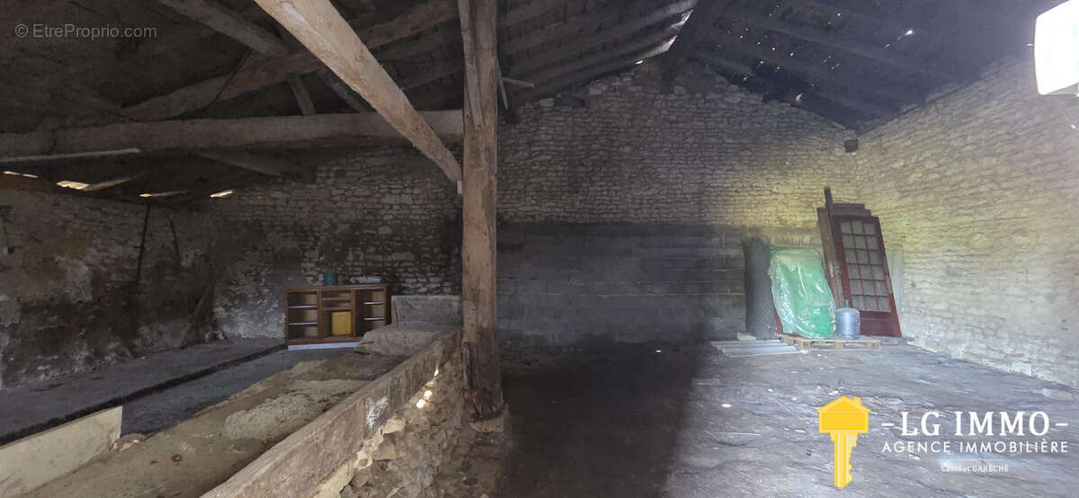 Maison à SAINT-ROMAIN-SUR-GIRONDE