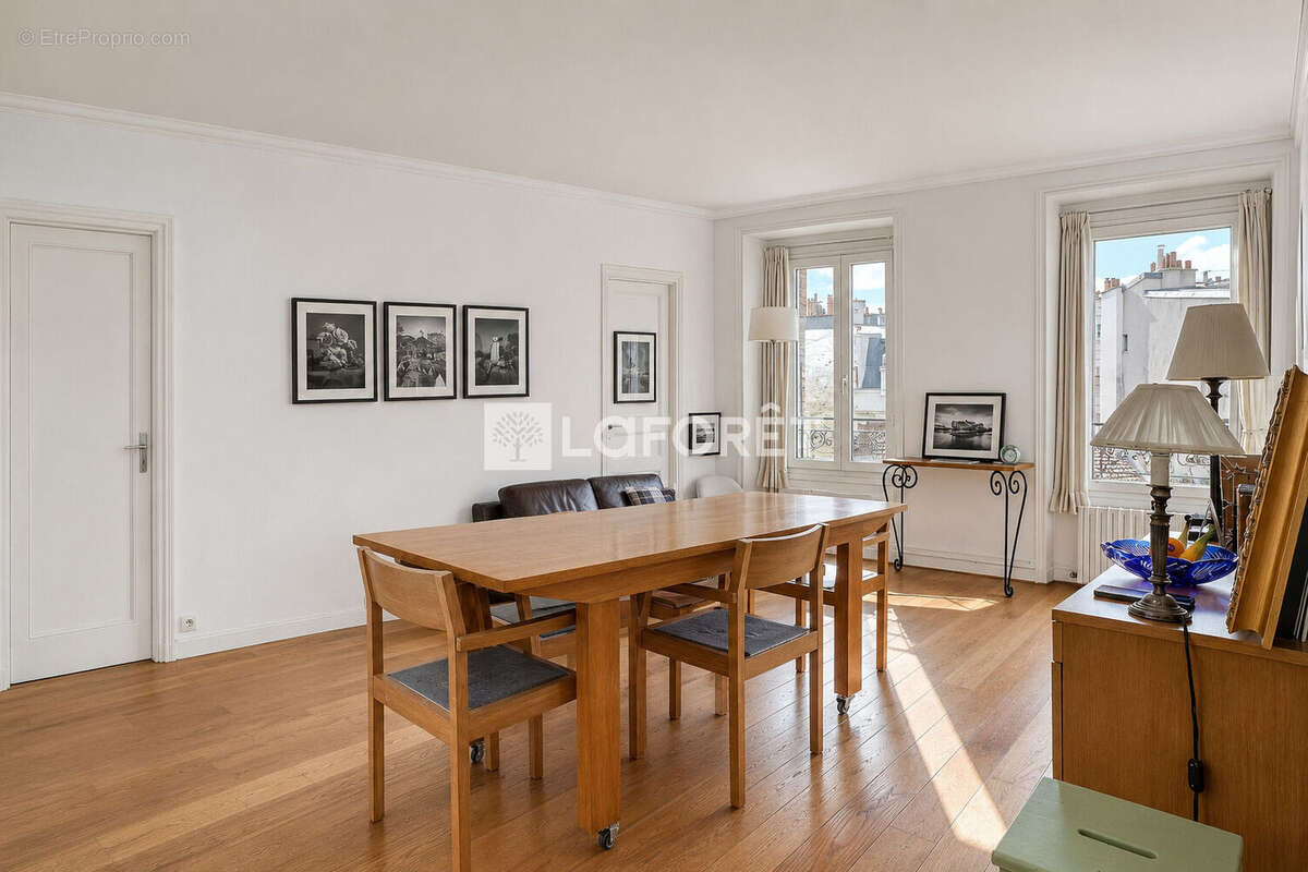 Appartement à NEUILLY-SUR-SEINE