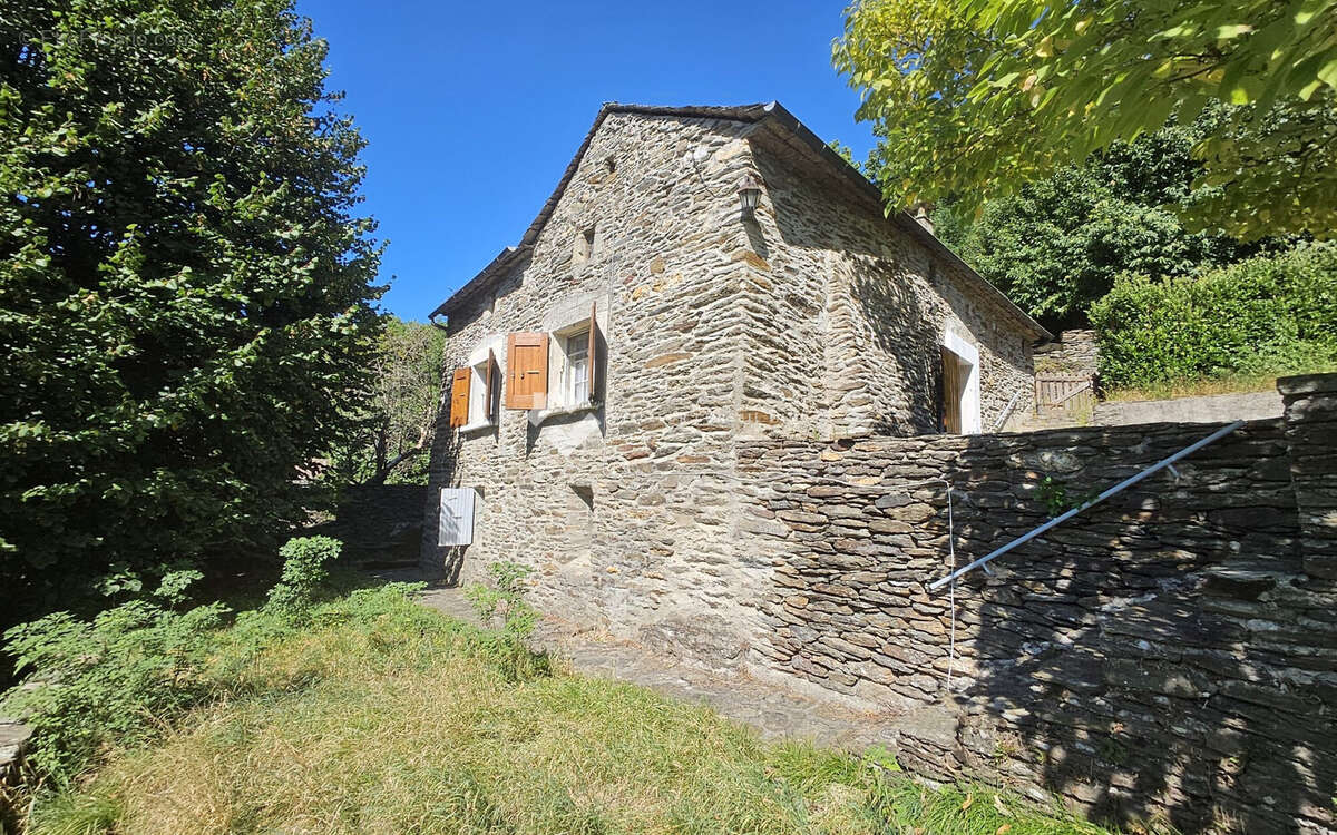 Maison à LE COLLET-DE-DEZE