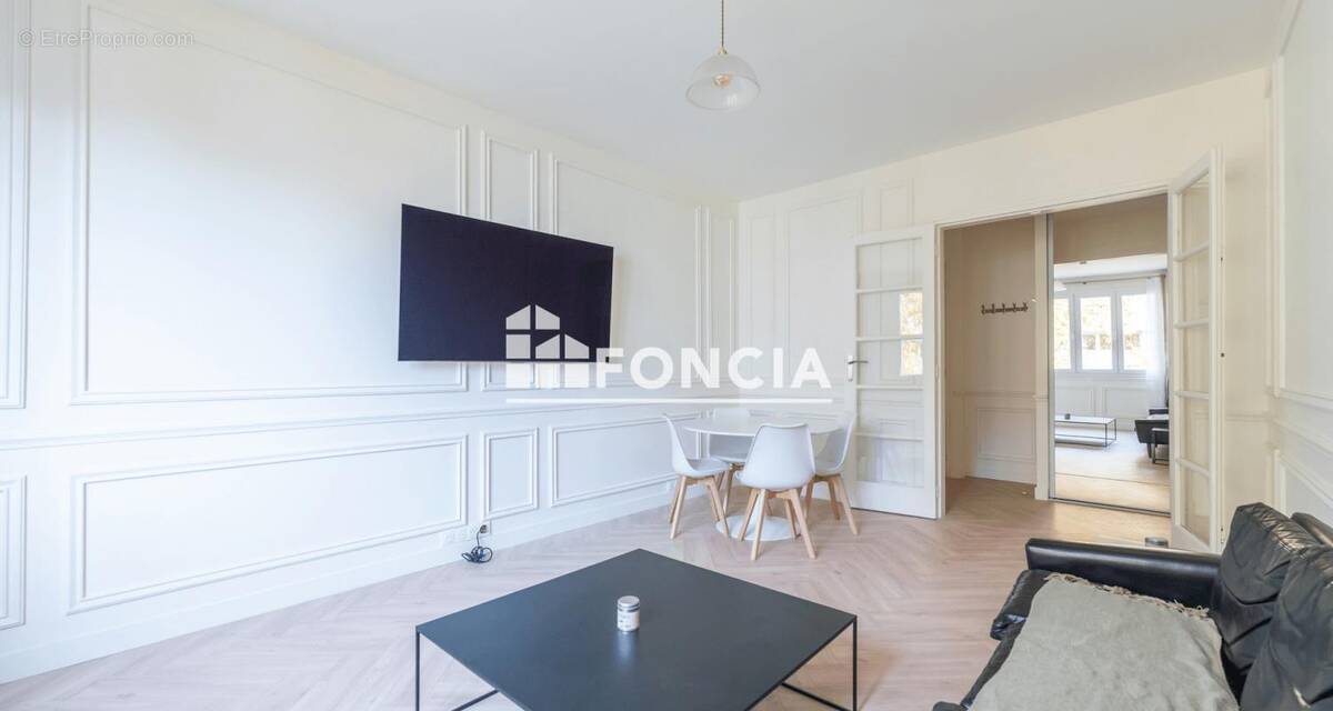 Appartement à PARIS-19E