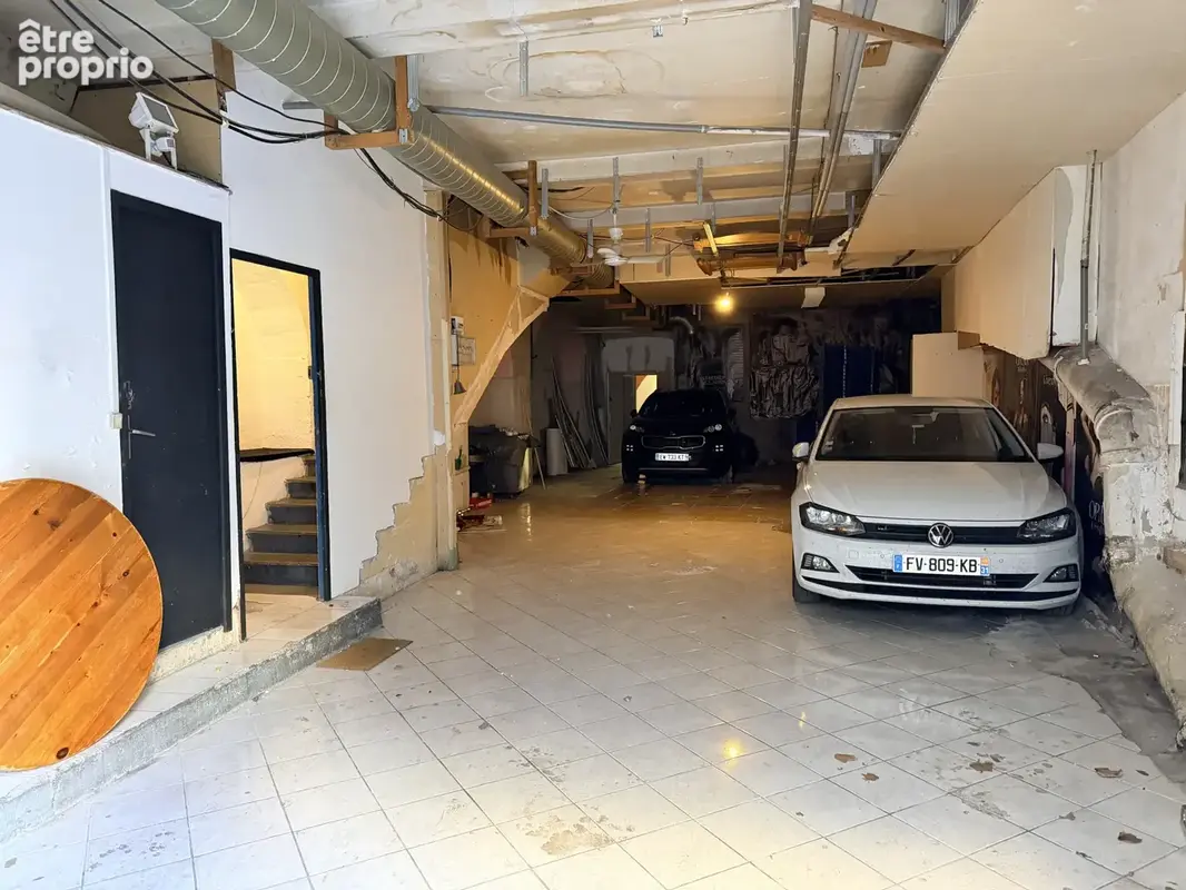 Immeuble Clermont Ferrand 300 m2,  garage de 100 m2, rangement 100 m2, appart 60 m2 et 40 m2 auditorium - photo 3