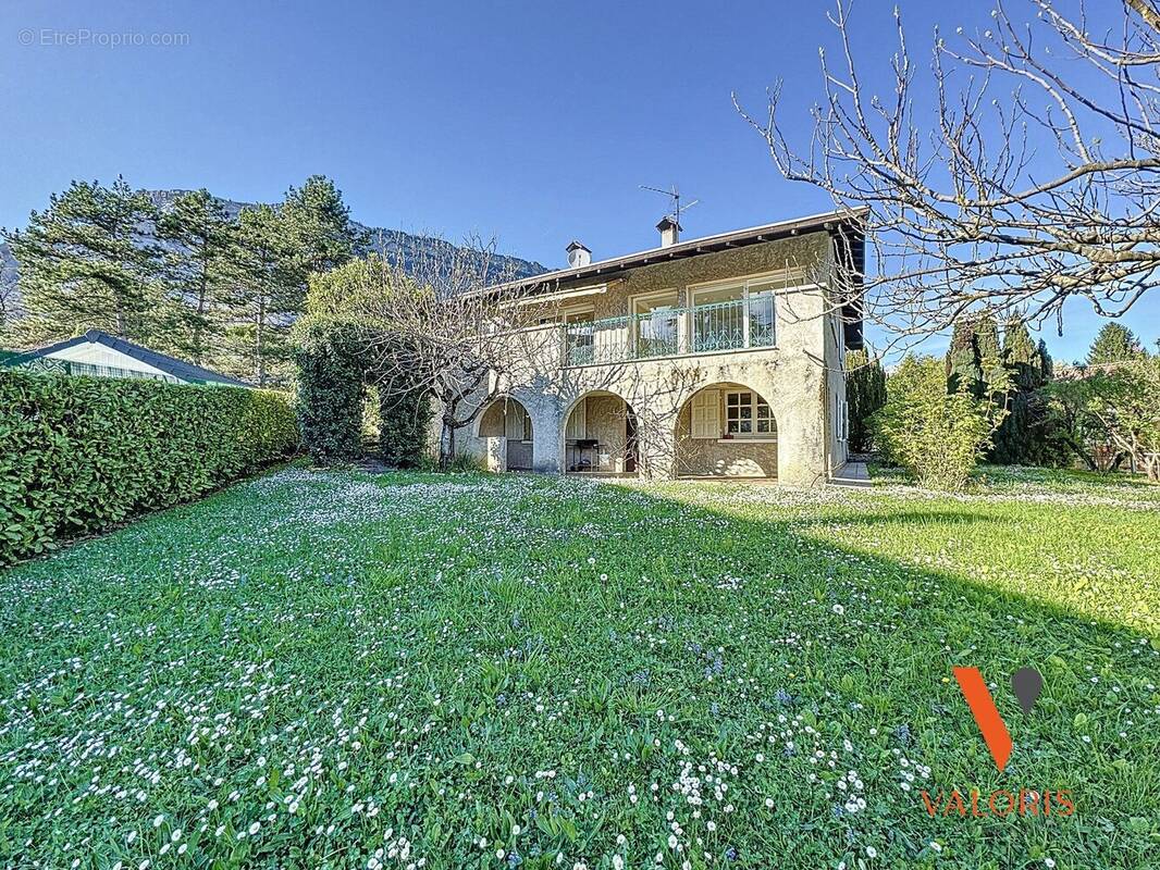 Maison à MEYLAN