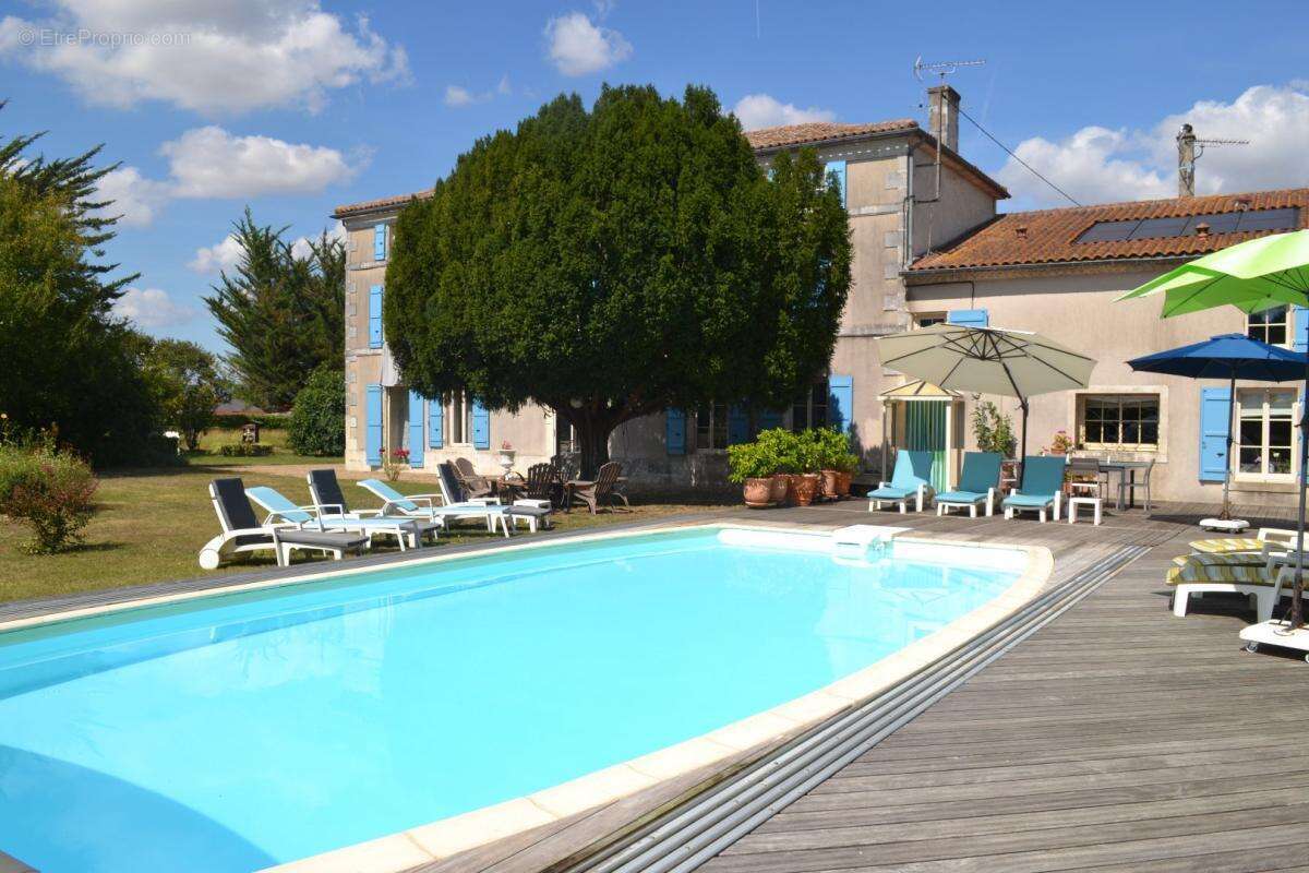 Maison à PRISSE-LA-CHARRIERE