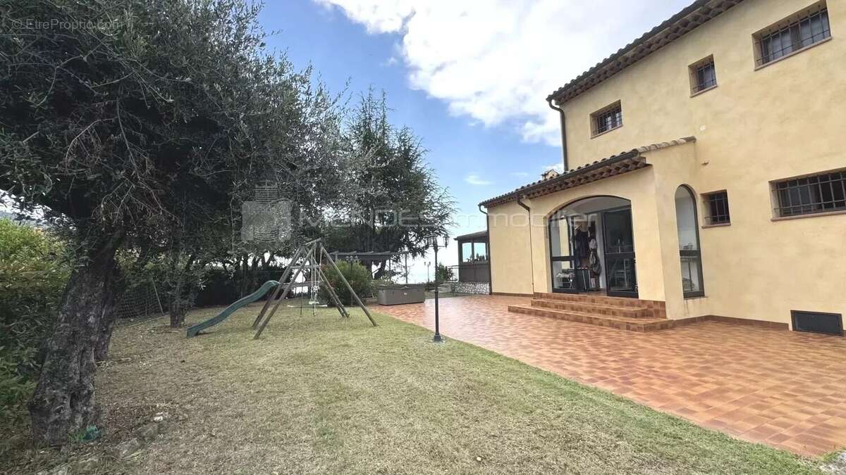 Vue spectaculaire villa avec piscine a menton - photo 6