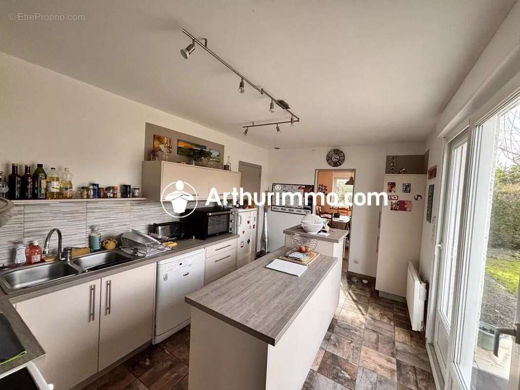 Commerce à BEAUVAIN