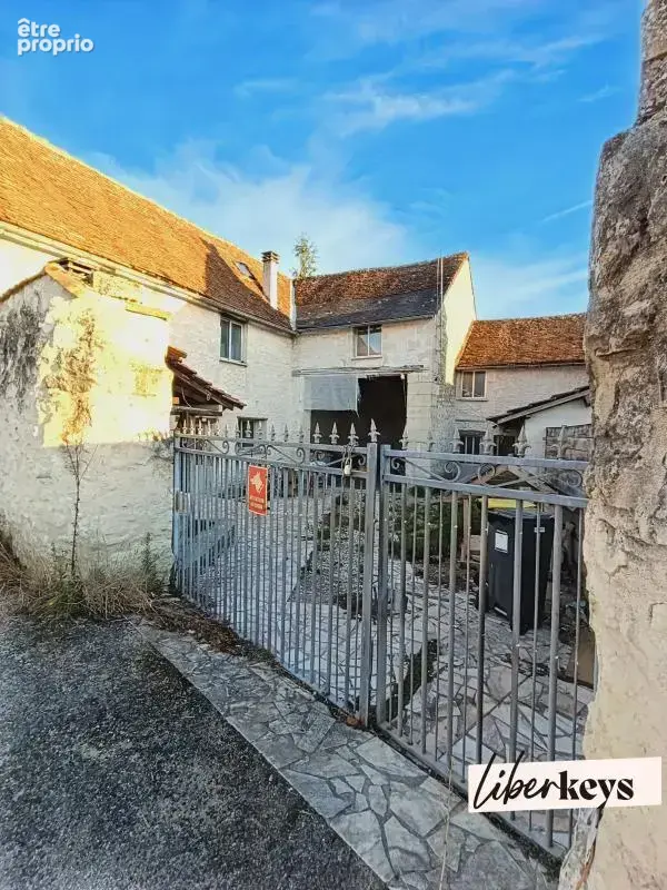 Maison 8 pièces 200 m² · aux Ormes · 200 m² · 198 500 €
