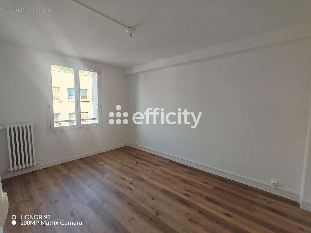Appartement à MARSEILLE-4E