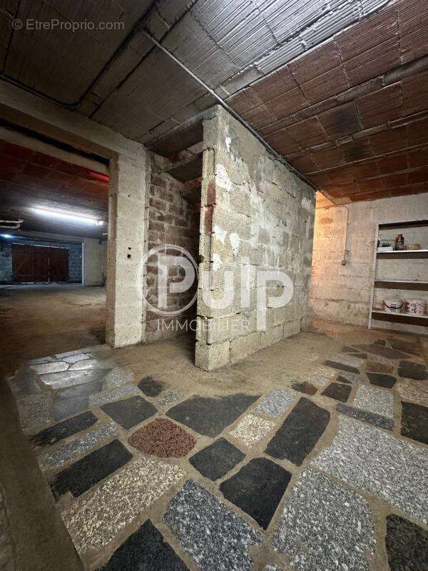 Grande maison familiale de 160 m² avec 6 chambres, terrain de 2 600 m² et sous-sol complet - photo 17