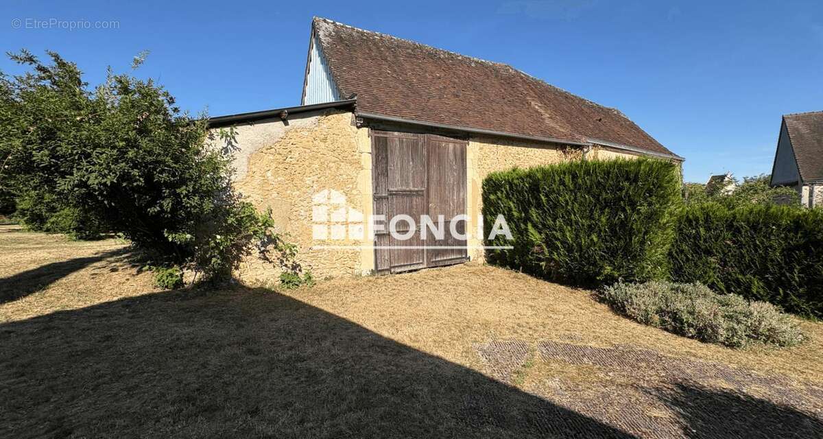 Charmante maison de caractère avec dépendances et grand jardin arboré - photo 11