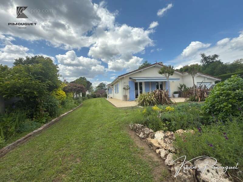 Maison à MOULIETS-ET-VILLEMARTIN