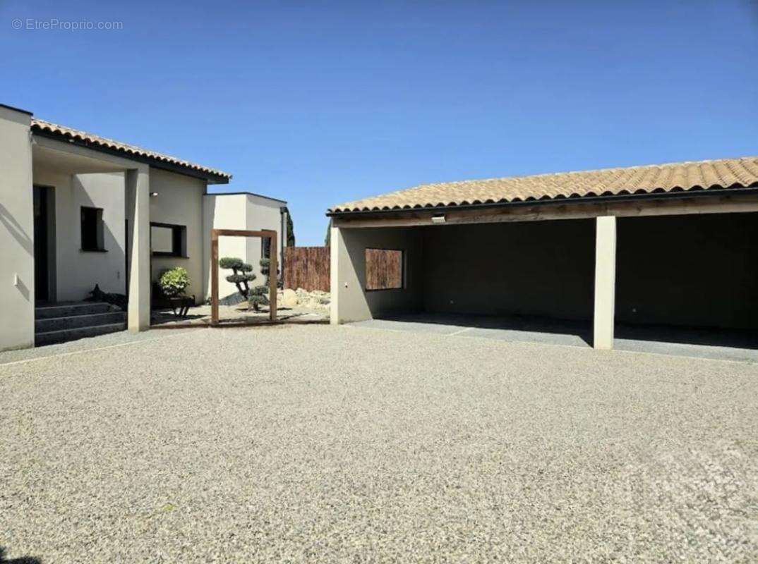 Maison à GARONS