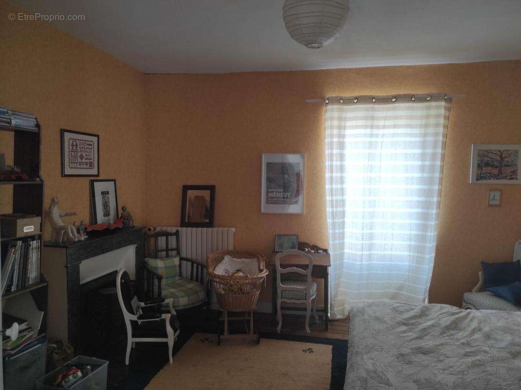 Maison à SAINT-JEAN-D'ANGELY