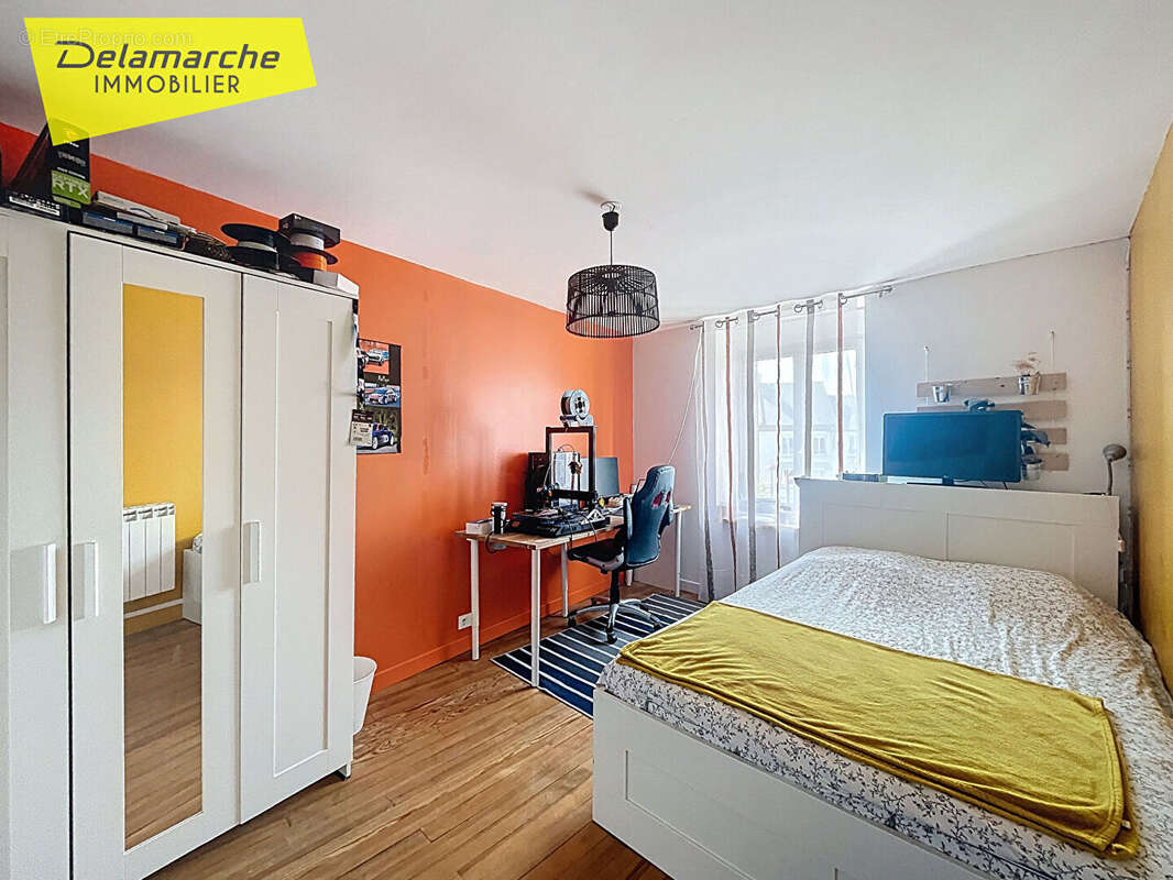 A vendre dans le bourg de CERENCES un immeuble à usage habitation et commercial - photo 10