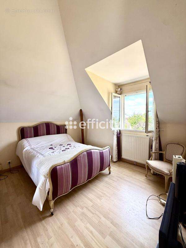 Maison à MEZY-SUR-SEINE