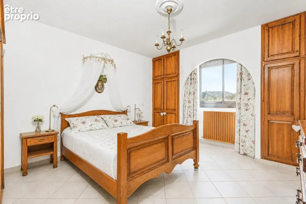Maison 7 pièces de 238 m² à Gignac-la-Nerthe - photo 9