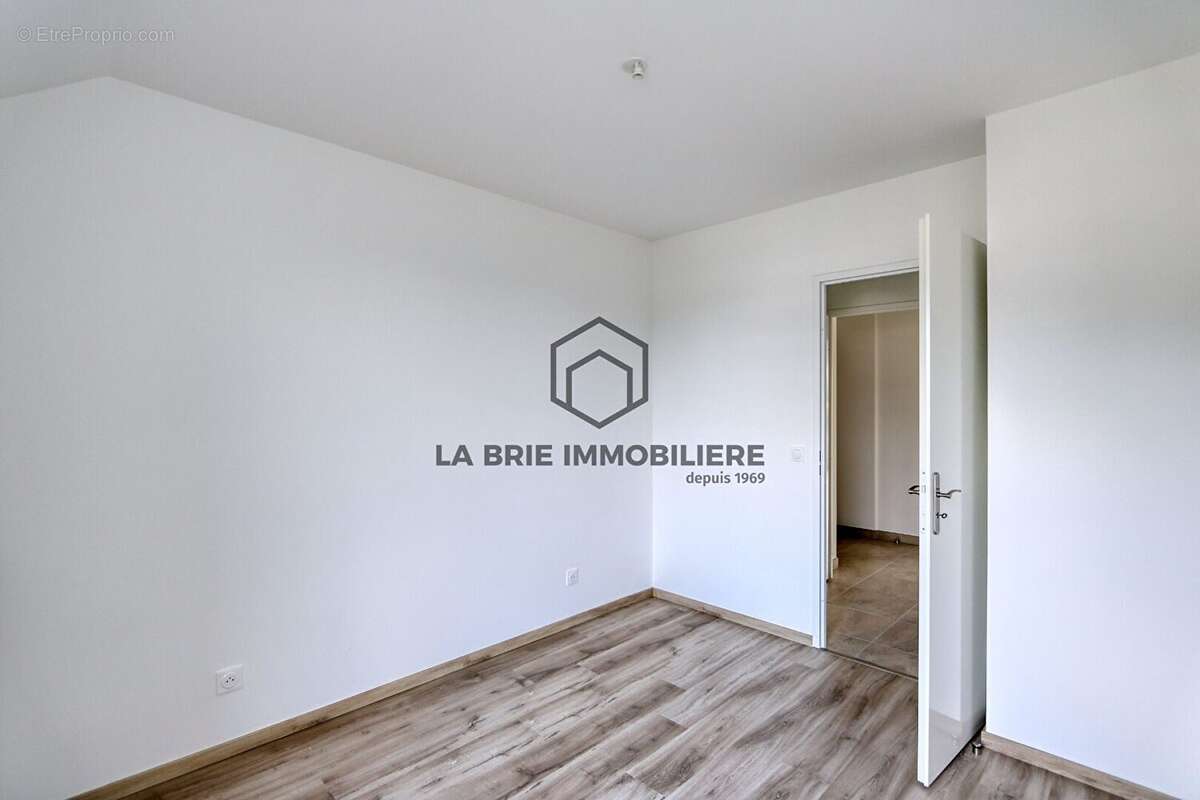 Appartement 63 m² à Emerainville  - photo 9