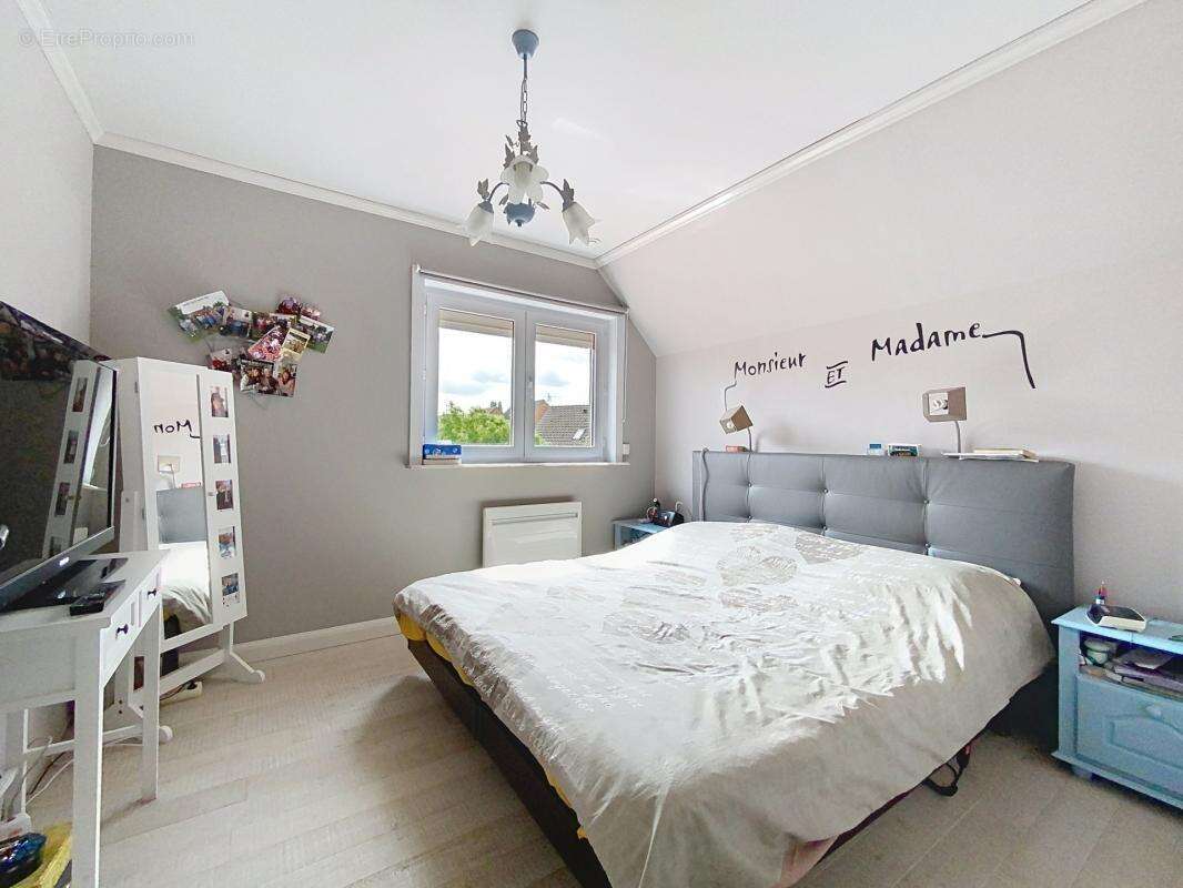 Maison à LA CHAPELLE-D'ARMENTIERES