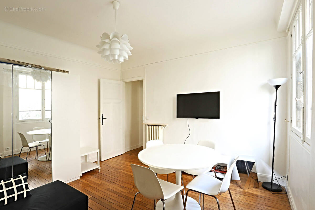 Appartement à PARIS-14E