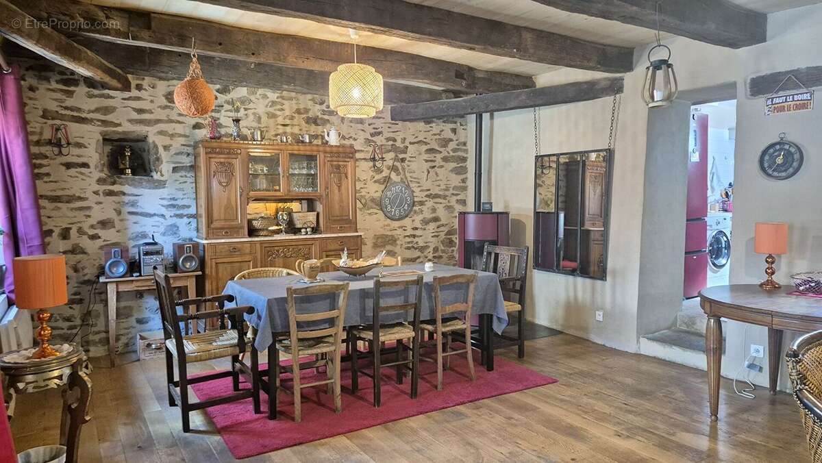 Maison à ESTAING