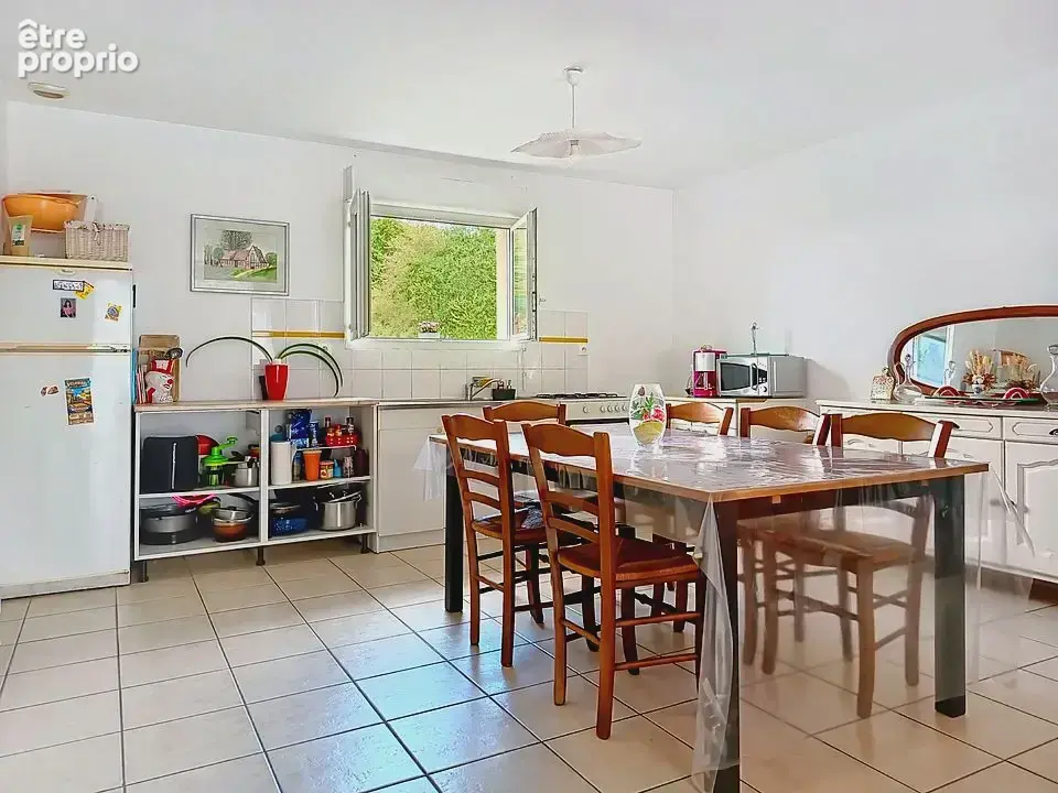 Hénon – maison lumineuse avec deux chambres, garage et jardin - photo 2