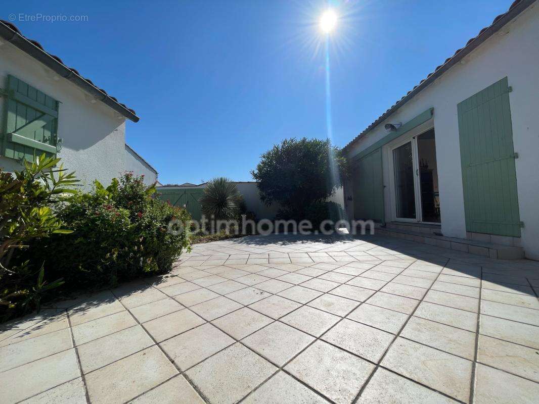 Maison de plain-pied – 83 m² avec dépendance – Terrasse & Jardin – Le Bois-Plage-en-Ré - photo 5