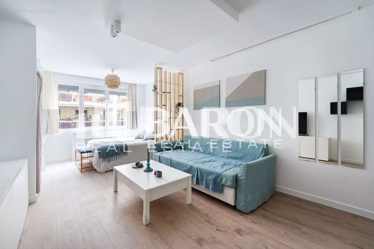Appartement à PARIS-16E