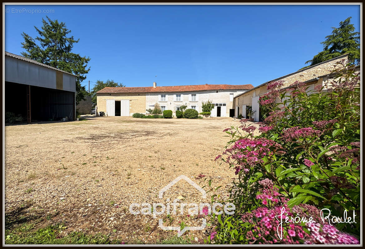 Maison en pierre à vendre Champigny-En-Rochereau (86), 6 pièces, 4 chambres, terrain 1 900 m² avec dépendances - photo 19