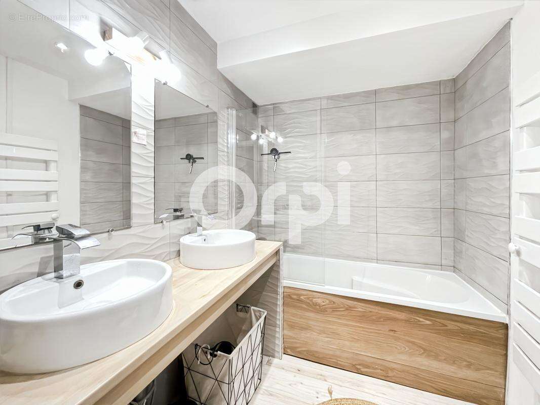 * À VENDRE – Appartement de caractère 104 m² – Grand balcon – Dernier Sou** - photo 2
