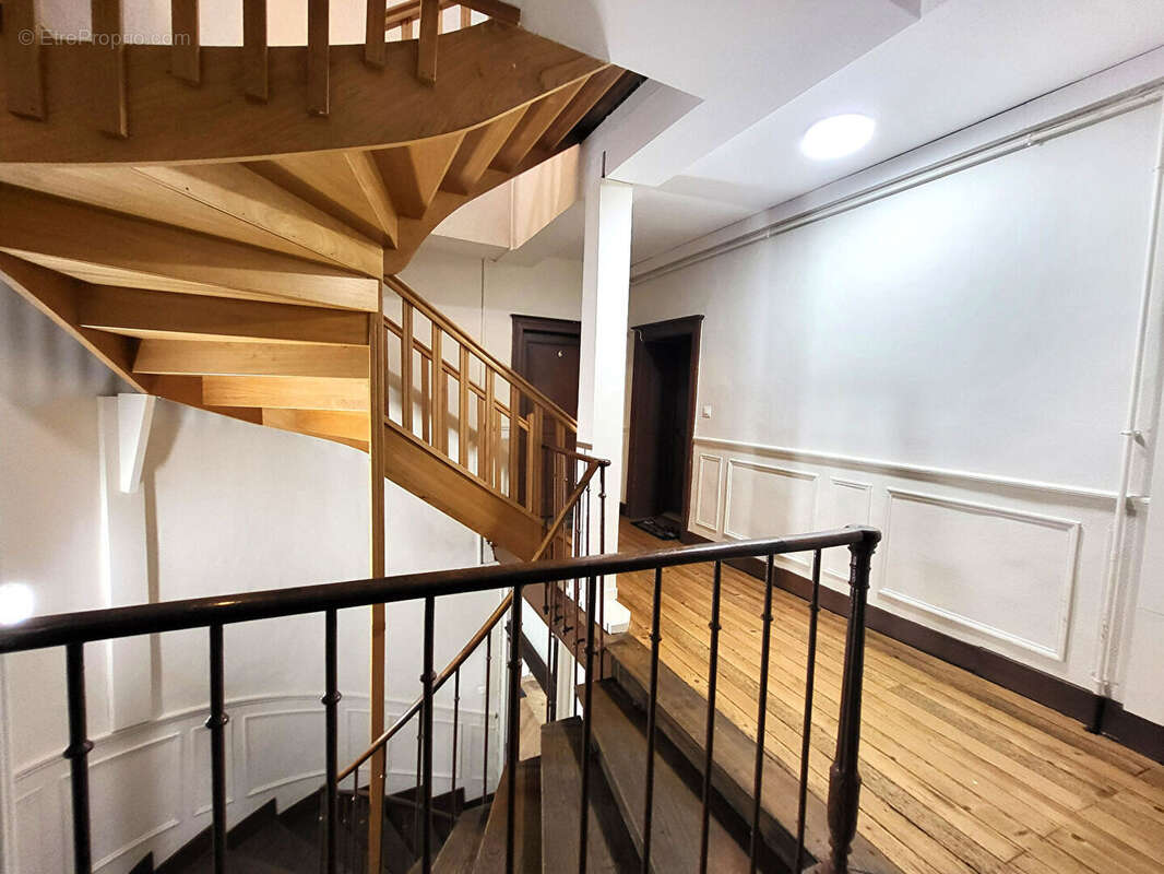 Noveant sur Moselle - Vaste 3 pièces - 1 chambre - 1 cave - 1 place de stationnement privatif - photo 12