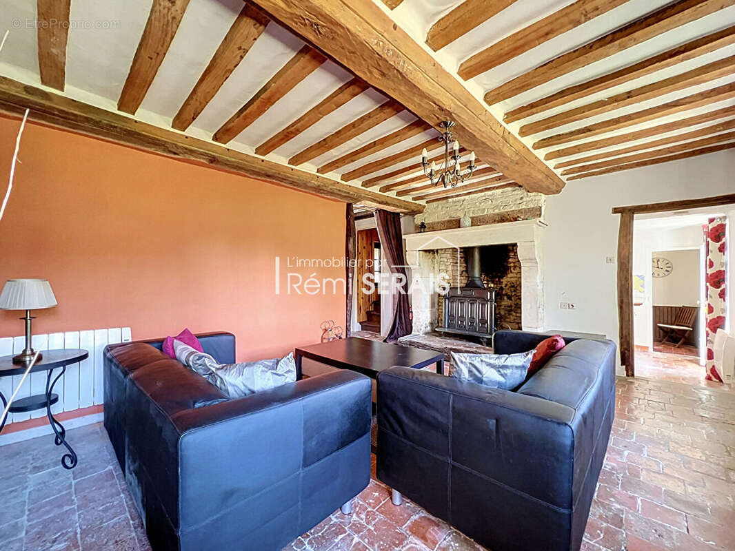Maison en pierre de caractère avec dépendances et terrain clos proche de FALAISE - photo 3