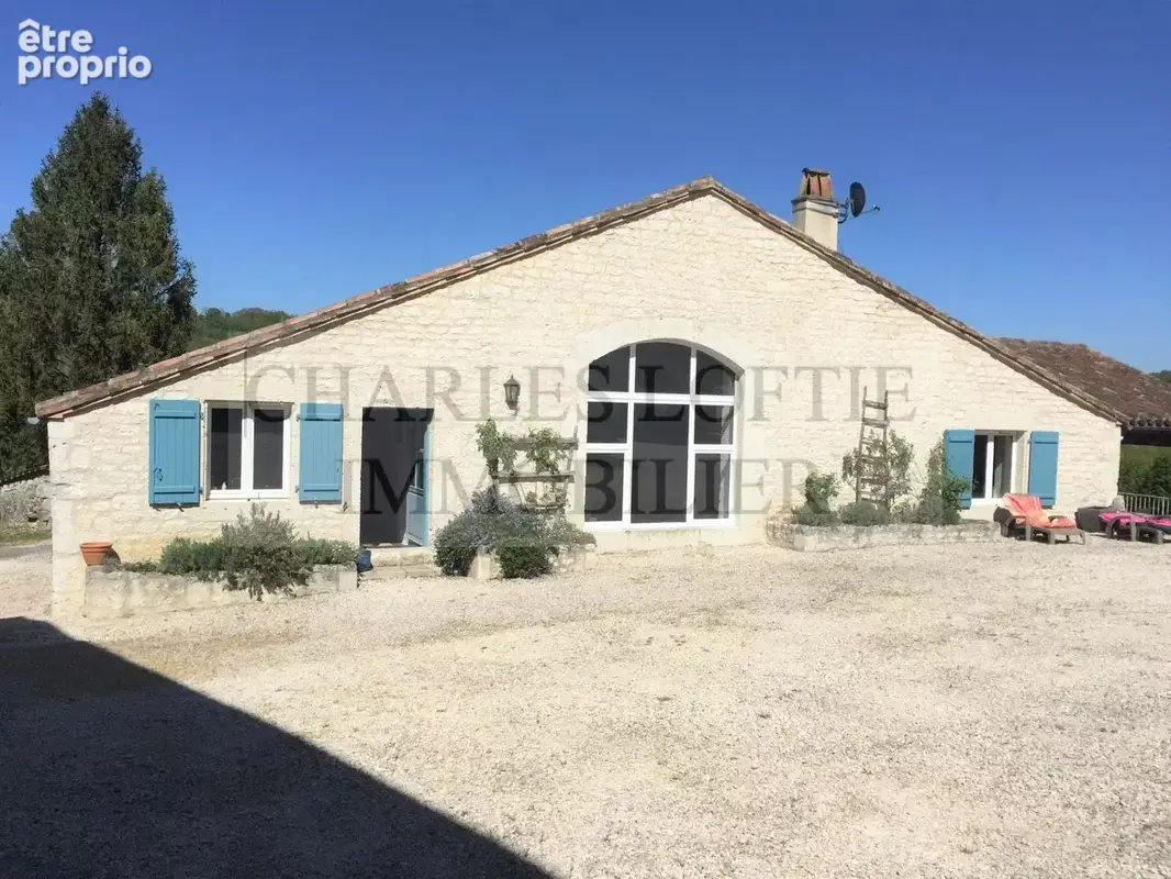  Bel ensemble avec 3 bâtiments rénovés, hangar, piscine et vues dominantes - photo 5