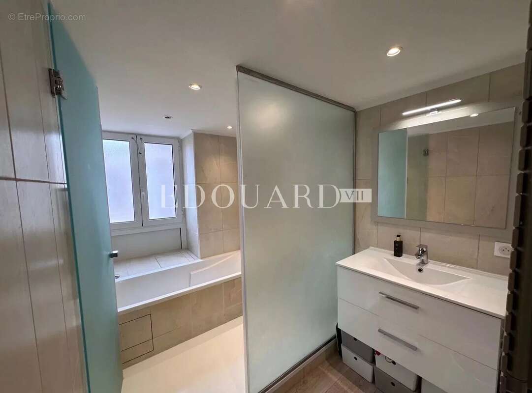 Appartement à LA TURBIE