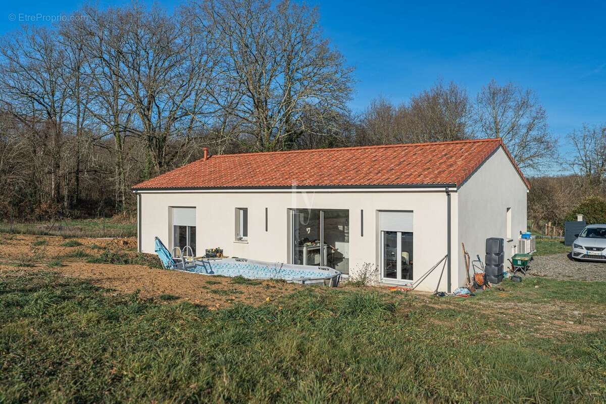 Maison à ORADOUR-SUR-GLANE