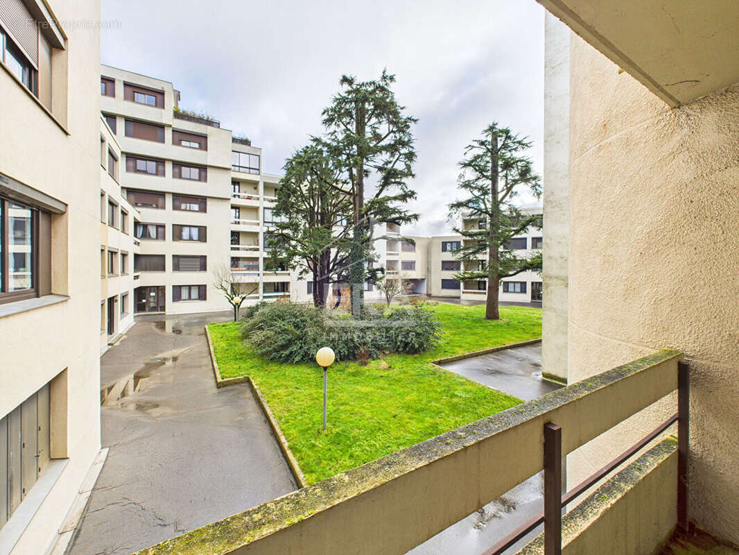 Appartement à ONET-LE-CHATEAU