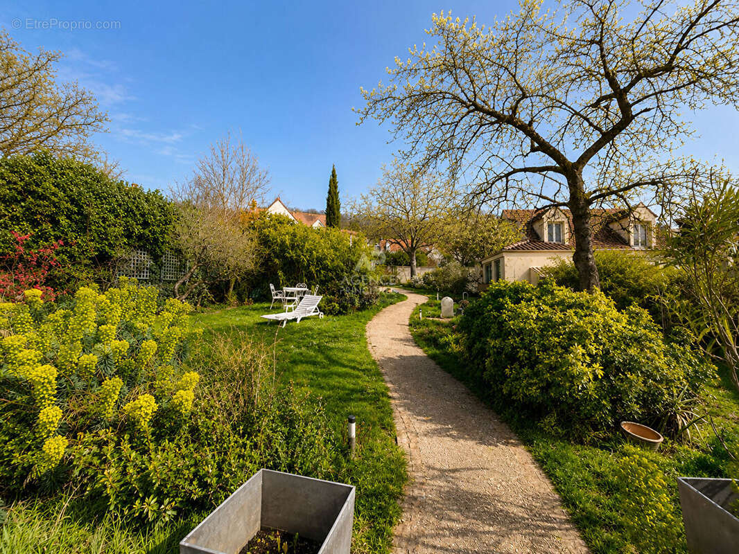 Maison  TRIEL-SUR-SEINE 6 pièce(s) 121 m² - photo 17
