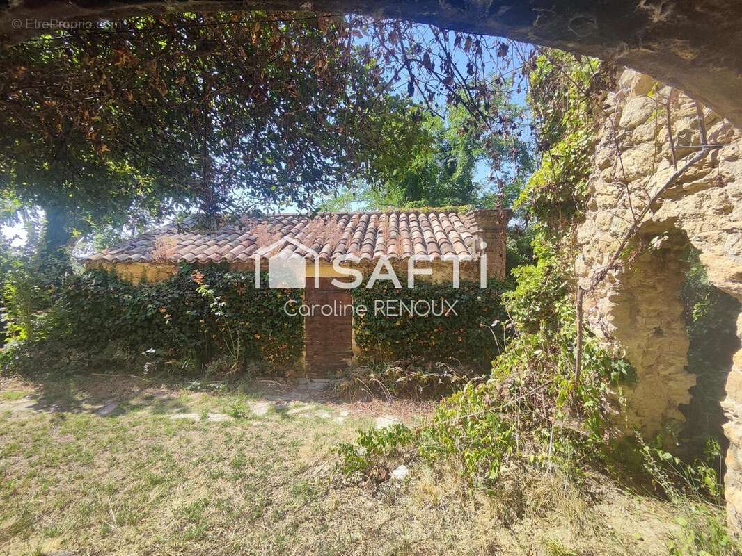 Maison 400 m² à Vaugines  - photo 8