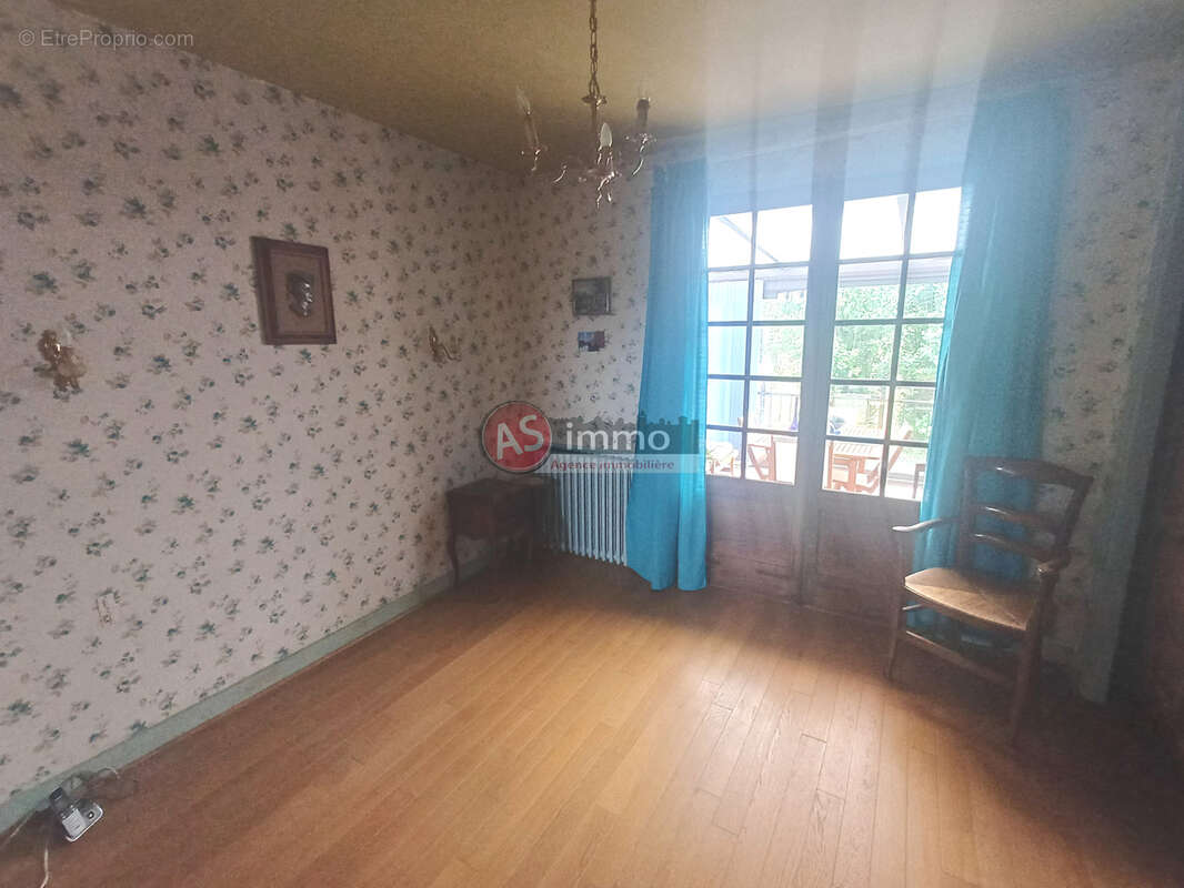 Très Belle Maison de Carractère 4 Chambres dans Bourg tous commerces. - photo 14