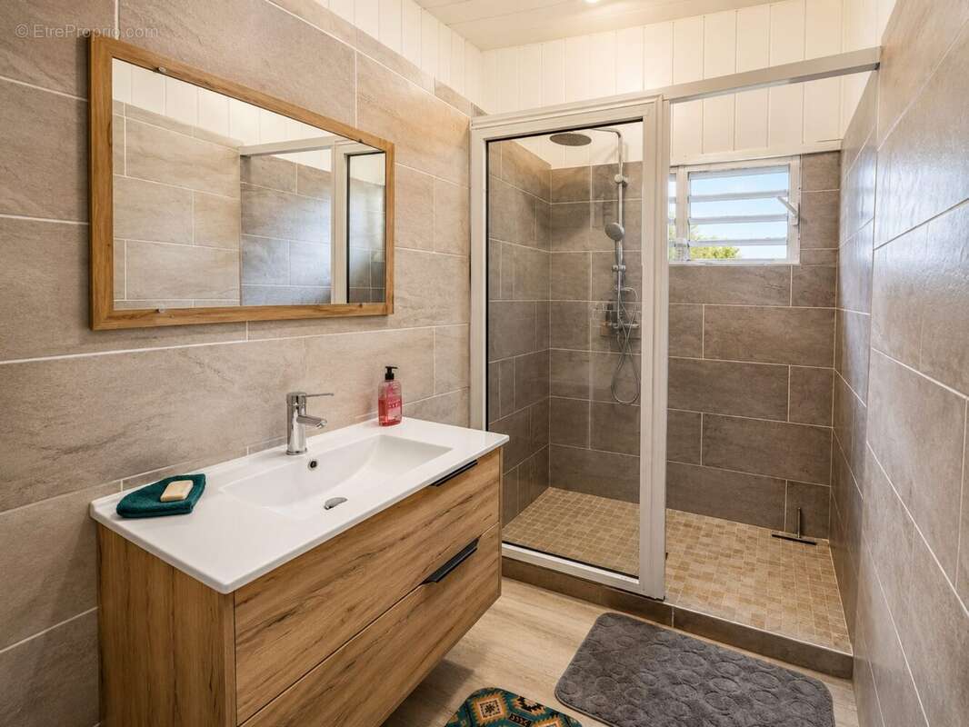 Maison 120 m² à Le Port  - photo 7