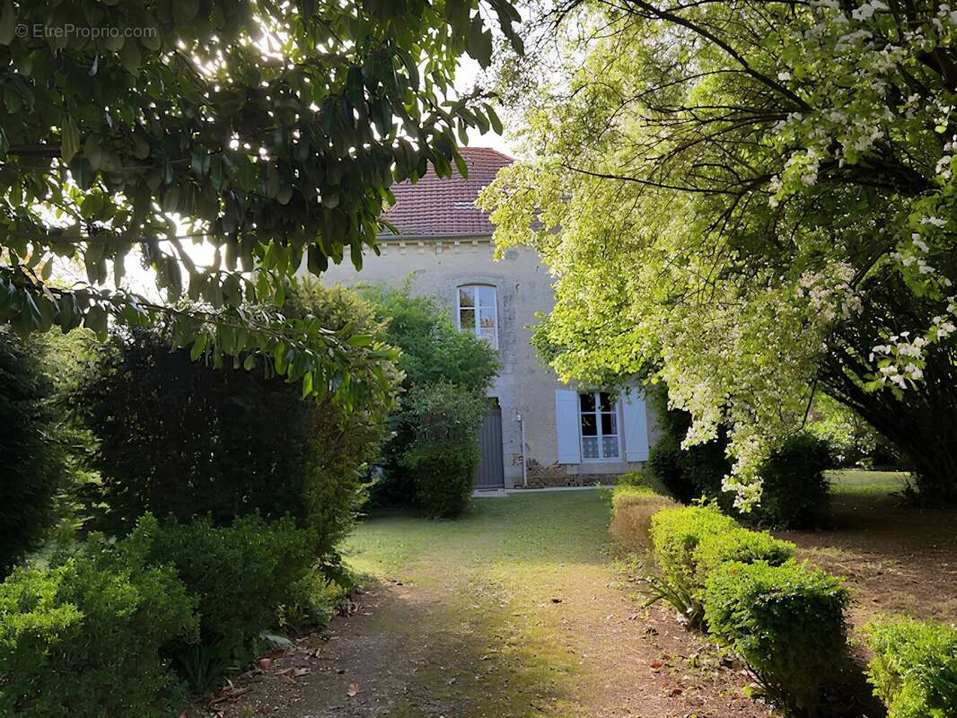 Maison à CEAUX-EN-COUHE
