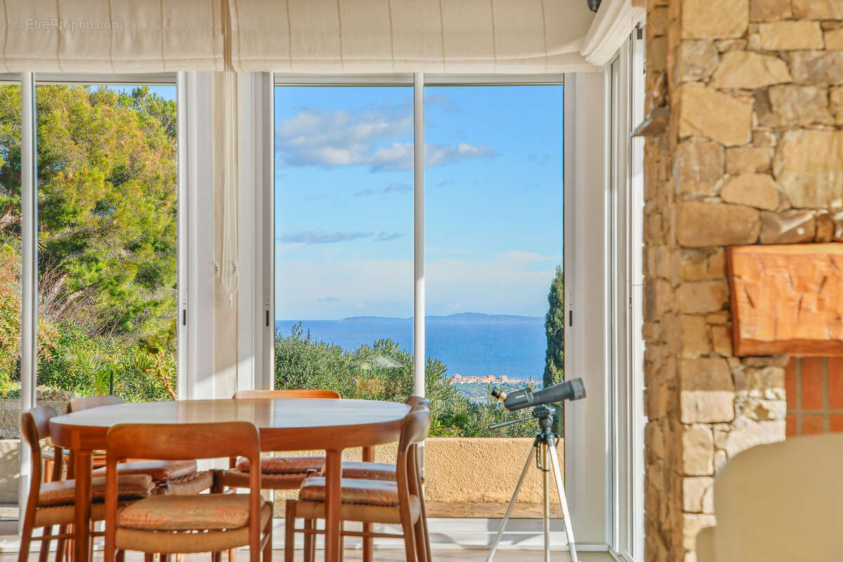 Maison à CARQUEIRANNE