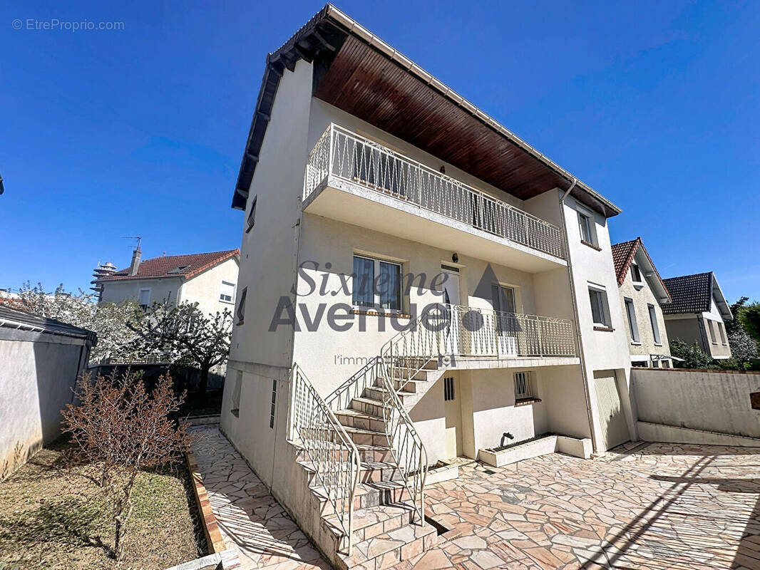 Maison à CHENNEVIERES-SUR-MARNE