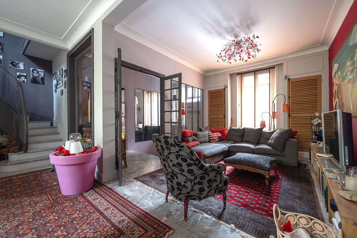 Belle maison de caractère à proximité immédiate de la place Canclaux - photo 4