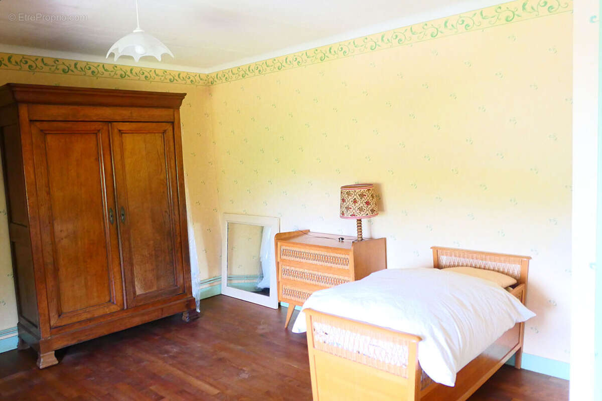 Maison à SAINT-GEORGES-DE-ROUELLEY